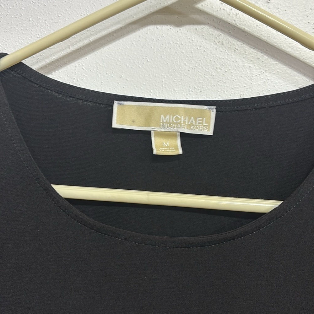 Michael Kors Black Short Sleeve cold shoulder shirt Top.size medium - Picture 2 of 9